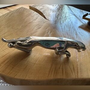 Chrome Jaguar Hood Ornament Sculpture - Sleek Silver Accent